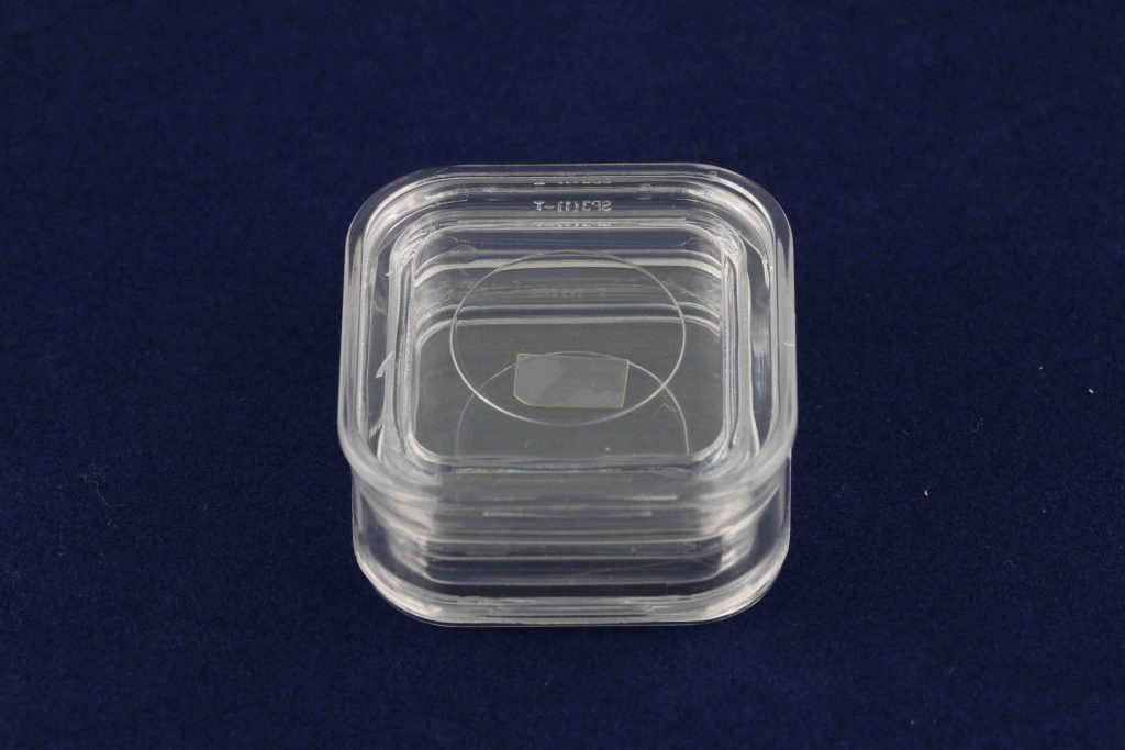 Free-Standing GaN Substrates (Customized size)